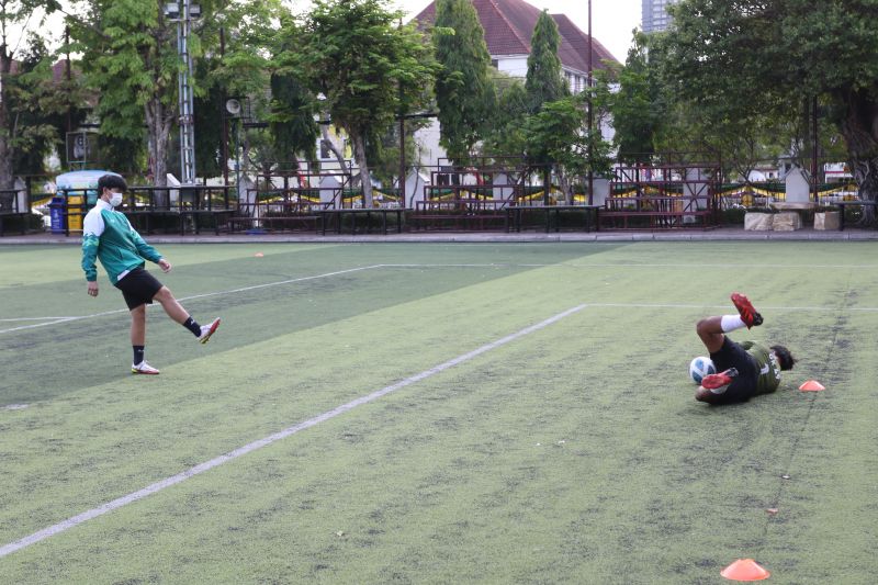 การคัดเลือกนักกีฬาฟุตบอลรุ่นอายุ 16 ปี ของโรงเรียนเทพศิรินทร์
