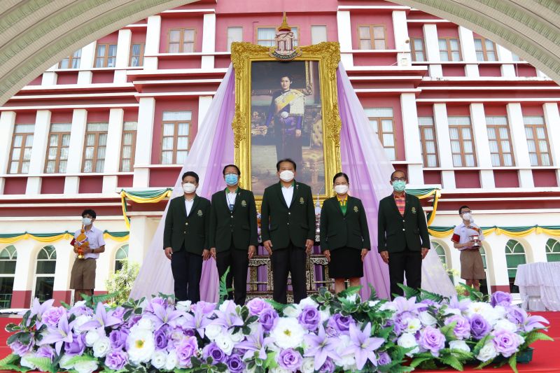 ร่วมลงนามถวายพระพรชัยมงคล เนื่องในวันคล้ายวันพระราชสมภพ  สมเด็จพระกนิษฐาธิราชเจ้า กรมสมเด็จพระเทพรัตนราชสุดาฯ
