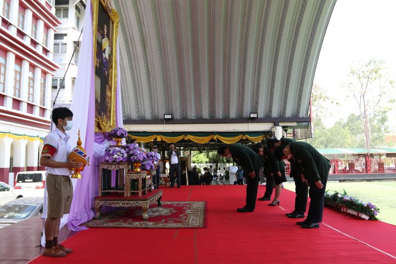 ร่วมลงนามถวายพระพรชัยมงคล เนื่องในวันคล้ายวันพระราชสมภพ  สมเด็จพระกนิษฐาธิราชเจ้า กรมสมเด็จพระเทพรัตนราชสุดาฯ