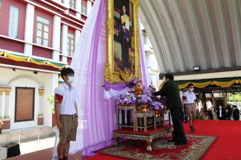 ร่วมลงนามถวายพระพรชัยมงคล เนื่องในวันคล้ายวันพระราชสมภพ  สมเด็จพระกนิษฐาธิราชเจ้า กรมสมเด็จพระเทพรัตนราชสุดาฯ