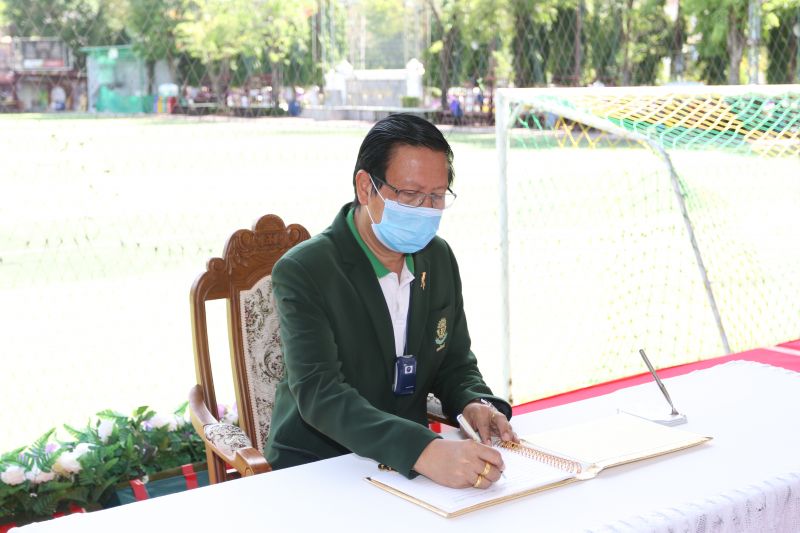 ร่วมลงนามถวายพระพรชัยมงคล เนื่องในวันคล้ายวันพระราชสมภพ  สมเด็จพระกนิษฐาธิราชเจ้า กรมสมเด็จพระเทพรัตนราชสุดาฯ