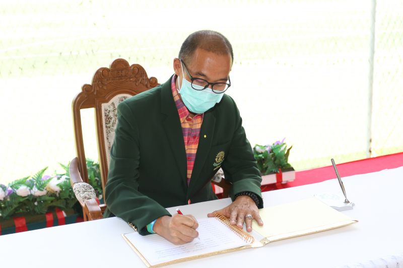 ร่วมลงนามถวายพระพรชัยมงคล เนื่องในวันคล้ายวันพระราชสมภพ  สมเด็จพระกนิษฐาธิราชเจ้า กรมสมเด็จพระเทพรัตนราชสุดาฯ