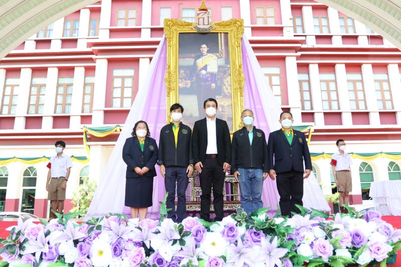 ร่วมลงนามถวายพระพรชัยมงคล เนื่องในวันคล้ายวันพระราชสมภพ  สมเด็จพระกนิษฐาธิราชเจ้า กรมสมเด็จพระเทพรัตนราชสุดาฯ