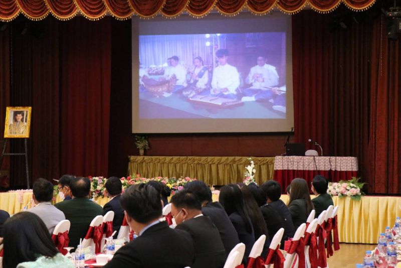 การมอบเกียรติบัตรแสดงการขอบคุณและยกย่องเชิดชูเกียรติ ในการสนับสนุนการบันทึกมิวสิกวิดีโอประกอบบทเพลง หนึ่งเป็นหนึ่ง