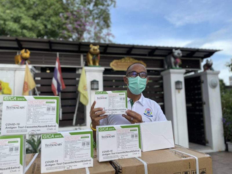 เจ้าประคุณสมเด็จพระธีรญาณมุนี ประทานชุดตรวจโควิด 19 แบบ ATK ให้แก่นักเรียนเทพศิรินทร์เพื่อเตรียมความพร้อมในการเปิดเรียน