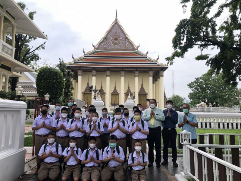 กิจกรรมทำบุญตักบาตรในช่วงเช้า ณ วัดเทพศิรินทราวาส