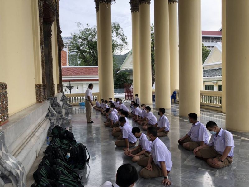 กิจกรรมทำบุญตักบาตรในช่วงเช้า ณ วัดเทพศิรินทราวาส