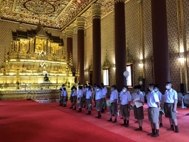กิจกรรมทำบุญตักบาตรในช่วงเช้า ณ วัดเทพศิรินทราวาส
