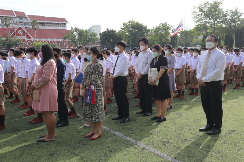 โรงเรียนเทพศิรินทร์ จัดกิจกรรมที่สนามฟุตบอลในวันแรก พร้อมรับโอวาทจากผู้อำนวยการโรงเรียน