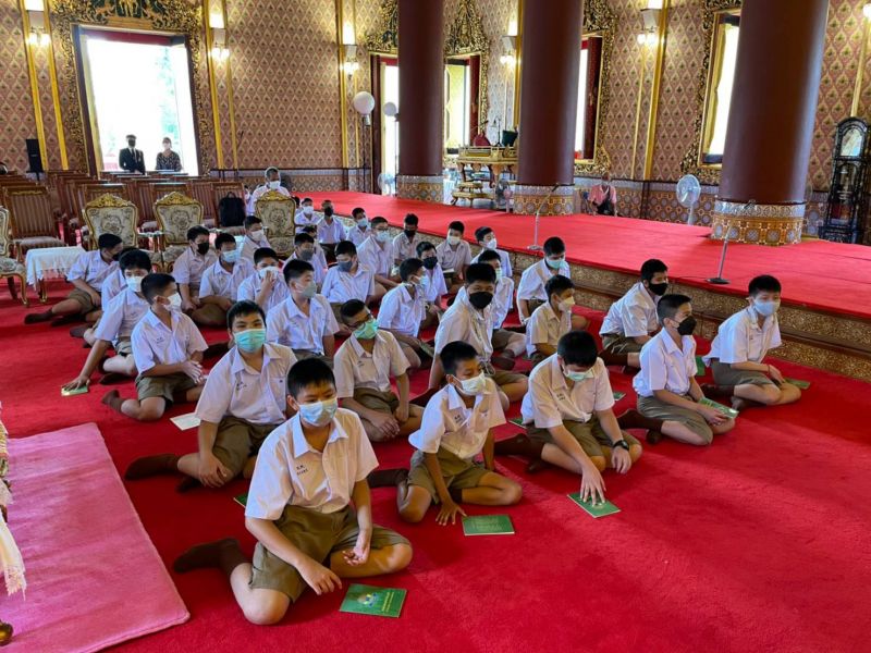 กิจกรรมทำบุญตักบาตรในช่วงเช้า ณ วัดเทพศิรินทราวาส