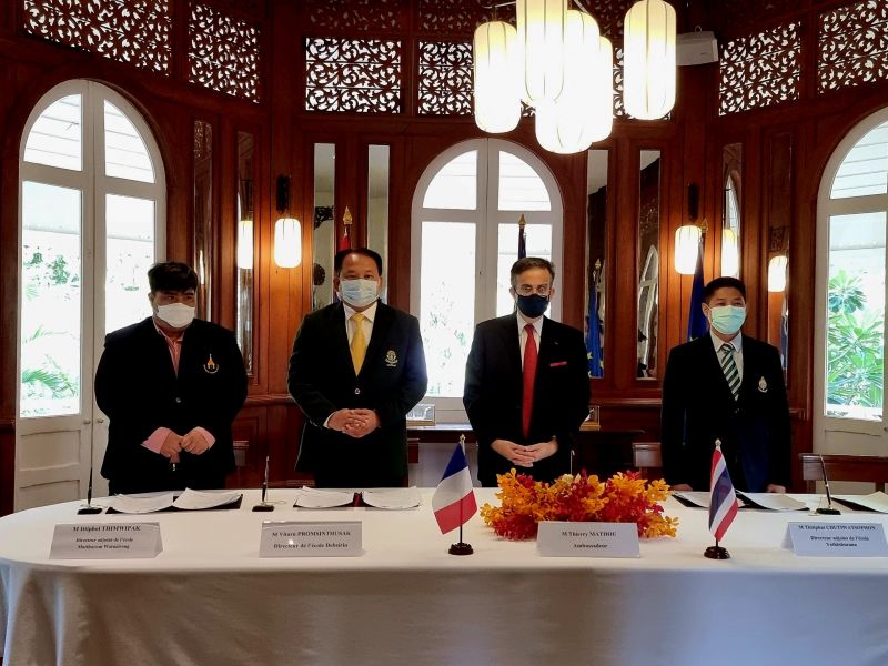 โรงเรียนเทพศิรินทร์ ลงนามในสัญญาเพื่อวางแนวทางการเรียน การสอนวิชาวิทยาศาสตร์เป็นภาษาฝรั่งเศส