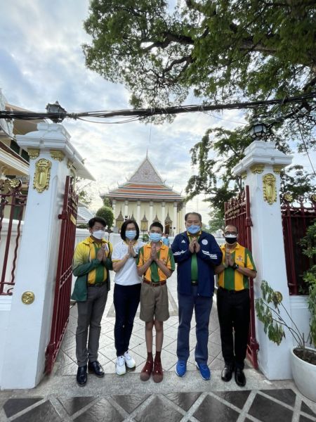 กิจกรรมทำบุญตักบาตรในช่วงเช้า ณ วัดเทพศิรินทราวาส