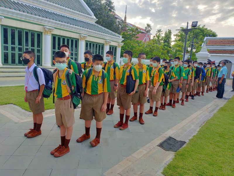 กิจกรรมทำบุญตักบาตรในช่วงเช้า ณ วัดเทพศิรินทราวาส