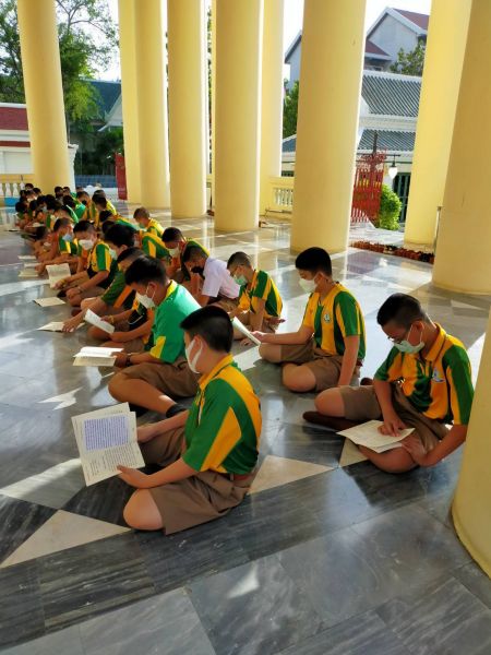กิจกรรมทำบุญตักบาตรในช่วงเช้า ณ วัดเทพศิรินทราวาส