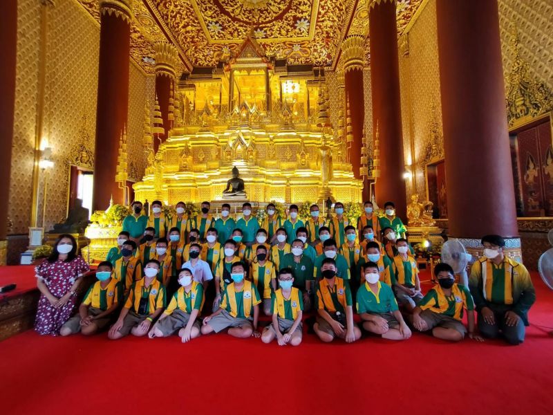 กิจกรรมทำบุญตักบาตรในช่วงเช้า ณ วัดเทพศิรินทราวาส