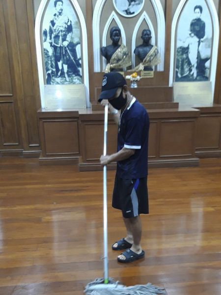 งานทำความสะอาด ซ่อมแซม ดูแลอาคารสถานที่ ฉีดพ่นยาฆ่าเชื้อ  เพื่อป้องกันการแพร่ระบาดเชื้อไวรัสโคโรนา 2019 (COVID-19)