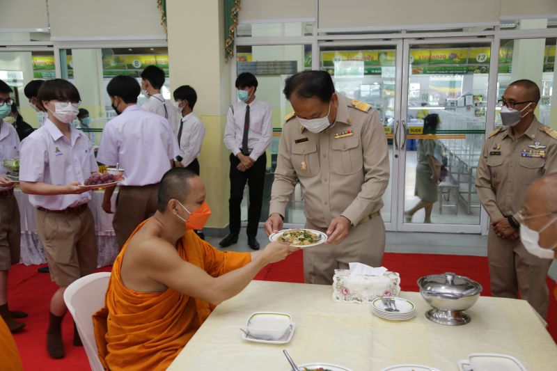กิจกรรมทำบุญเนื่องในวันพระใหญ่ ตึกเทิดพระเกียรติ โรงเรียนเทพศิรินทร์