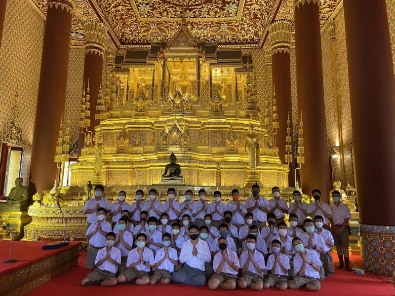 กิจกรรมทำบุญตักบาตรในช่วงเช้า ณ วัดเทพศิรินทราวาส
