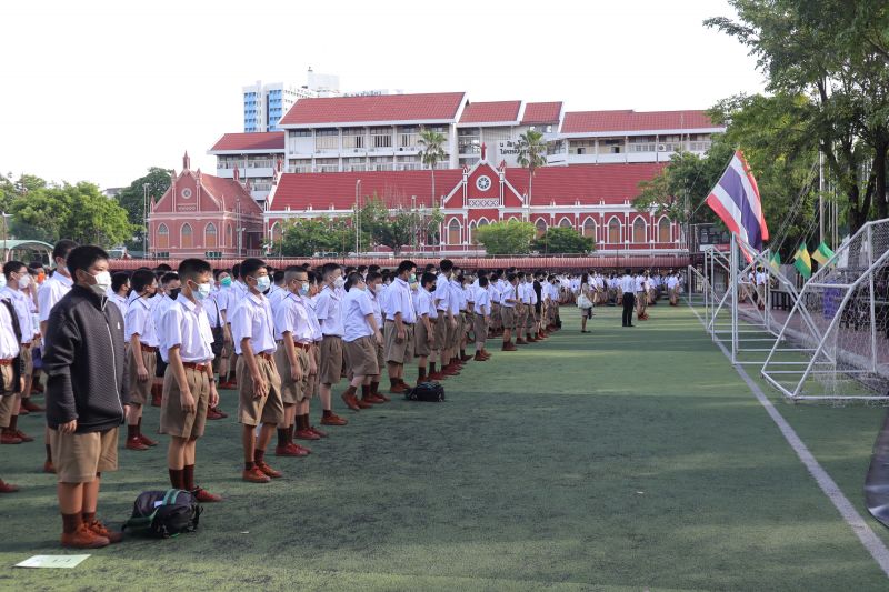 มอบรางวัลแก่นักเรียนที่สร้างชื่อเสียงให้แก่โรงเรียน จากการแข่งขัน สอวน.  ชีววิทยาโอลิมปิกระดับชาติ ครั้งที่ 19 และ สอวน. คอมพิวเตอร์โอลิมปิกระดับชาติ ครัั้งที่ 18