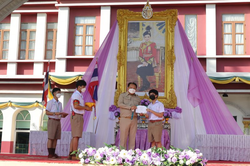 มอบรางวัลแก่นักเรียนที่สร้างชื่อเสียงให้แก่โรงเรียน จากการแข่งขัน สอวน.  ชีววิทยาโอลิมปิกระดับชาติ ครั้งที่ 19 และ สอวน. คอมพิวเตอร์โอลิมปิกระดับชาติ ครัั้งที่ 18