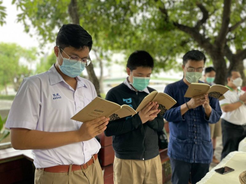 กิจกรรมทำบุญตักบาตรในช่วงเช้า ณ วัดเทพศิรินทราวาส