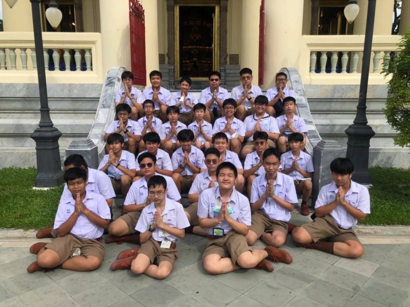 กิจกรรมทำบุญตักบาตรในช่วงเช้า ณ วัดเทพศิรินทราวาส