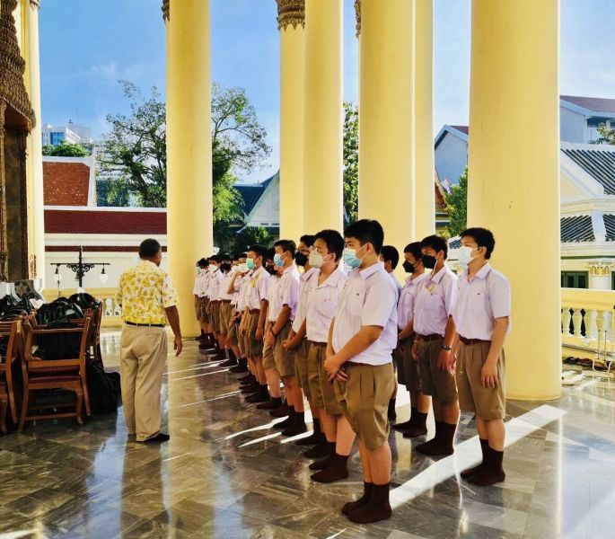 กิจกรรมทำบุญตักบาตรในช่วงเช้า ณ วัดเทพศิรินทราวาส