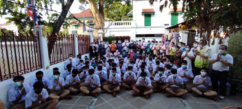 กิจกรรมทำบุญตักบาตรในช่วงเช้า ณ วัดเทพศิรินทราวาส