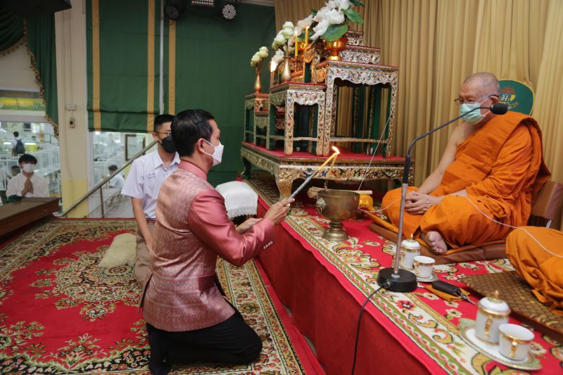 กิจกรรมทำบุญเนื่องในวันพระใหญ่ ตึกเทิดพระเกียรติ โรงเรียนเทพศิรินทร์