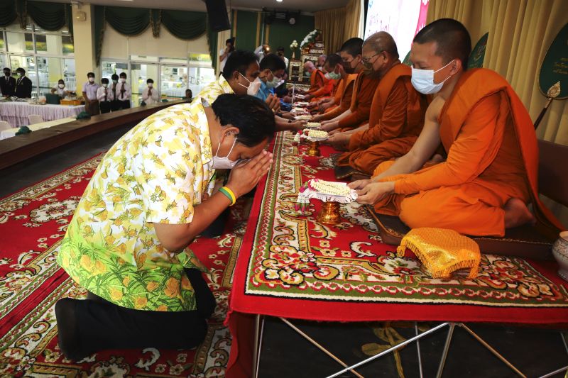 กิจกรรมทำบุญเนื่องในวันพระใหญ่ ตึกเทิดพระเกียรติ โรงเรียนเทพศิรินทร์