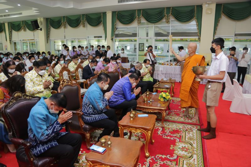กิจกรรมทำบุญเนื่องในวันพระใหญ่ ตึกเทิดพระเกียรติ โรงเรียนเทพศิรินทร์