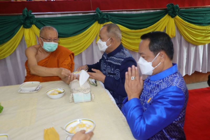 กิจกรรมทำบุญเนื่องในวันพระใหญ่ ตึกเทิดพระเกียรติ โรงเรียนเทพศิรินทร์