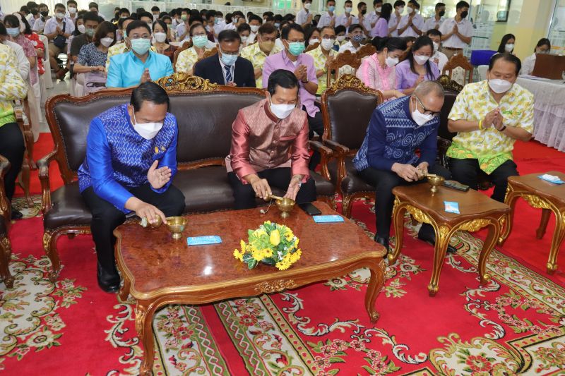 กิจกรรมทำบุญเนื่องในวันพระใหญ่ ตึกเทิดพระเกียรติ โรงเรียนเทพศิรินทร์