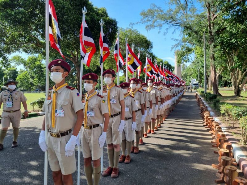 กองลูกเสือโรงเรียนเทพศิรินทร์ปฏิบัติหน้าที่ผู้ถวายธงในพิธีพระราชทานธงลูกเสือแห่งชาติ เนื่องในวันคล้ายวันสถาปนาคณะลูกเสือแห่งชาติ