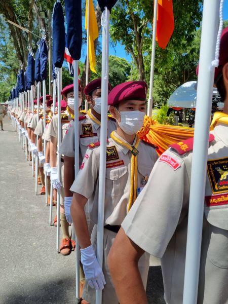 กองลูกเสือโรงเรียนเทพศิรินทร์ปฏิบัติหน้าที่ผู้ถวายธงในพิธีพระราชทานธงลูกเสือแห่งชาติ เนื่องในวันคล้ายวันสถาปนาคณะลูกเสือแห่งชาติ