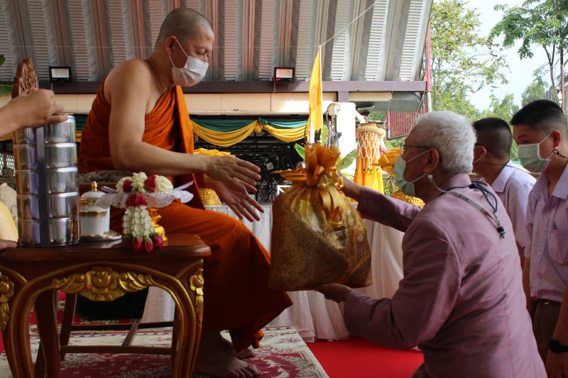 โรงเรียนเทพศิรินทร์ จัดกิจกรรม พิธีหล่อเทียนจำนำพรรษา