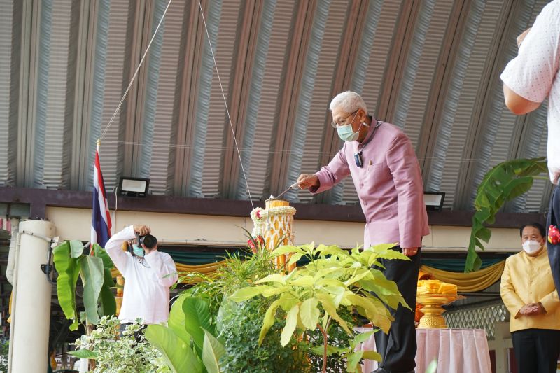 โรงเรียนเทพศิรินทร์ จัดกิจกรรม พิธีหล่อเทียนจำนำพรรษา