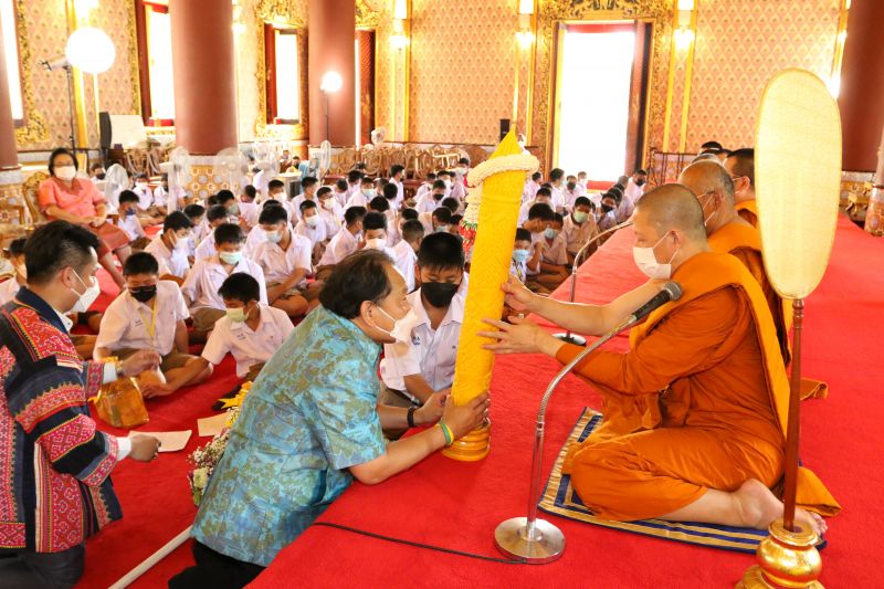 โรงเรียนเทพศิรินทร์ ร่วมโดยนักเรียนระดับมัธยมศึกษาตอนต้น จัดกิจกรรมแห่เทียนจำนำพรรษา  แด่ วัดเทพศิรินทราวาส วัดพลับพลาชัย และ วัดคณิกาผล