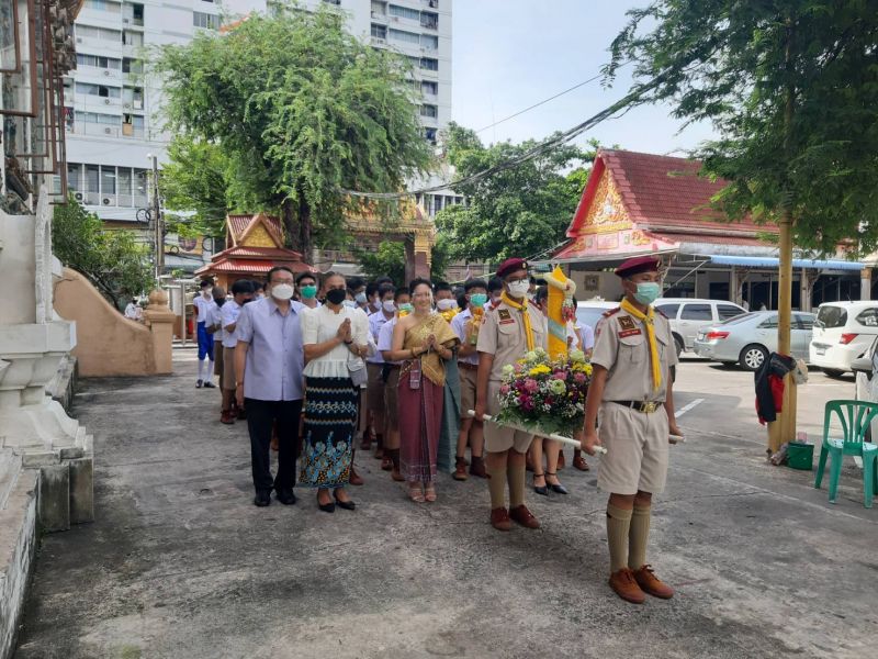 โรงเรียนเทพศิรินทร์ ร่วมโดยนักเรียนระดับมัธยมศึกษาตอนต้น จัดกิจกรรมแห่เทียนจำนำพรรษา  แด่ วัดเทพศิรินทราวาส วัดพลับพลาชัย และ วัดคณิกาผล