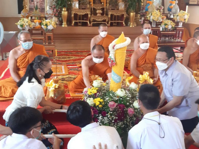 โรงเรียนเทพศิรินทร์ ร่วมโดยนักเรียนระดับมัธยมศึกษาตอนต้น จัดกิจกรรมแห่เทียนจำนำพรรษา  แด่ วัดเทพศิรินทราวาส วัดพลับพลาชัย และ วัดคณิกาผล