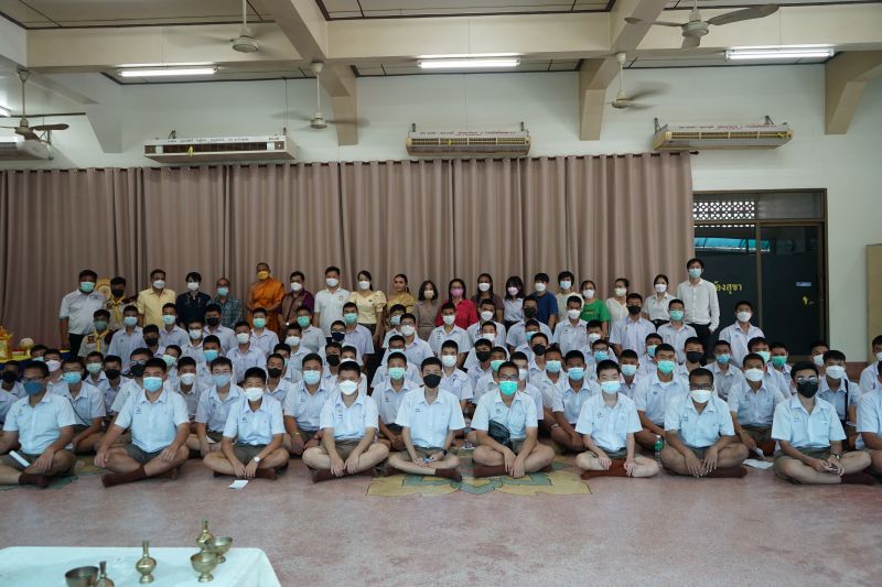 โรงเรียนเทพศิรินทร์ ร่วมโดยนักเรียนระดับมัธยมศึกษาตอนปลาย จัดกิจกรรมแห่เทียนจำนำพรรษา แด่ วัดชำนิหัตถการ (วัดสามง่าม) วัดสระบัว และ วัดบรมนิวาสราชวรวิหาร