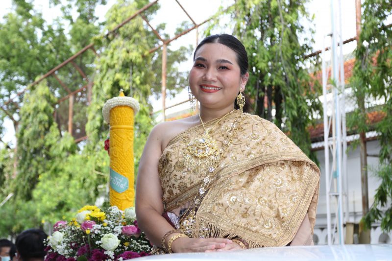 โรงเรียนเทพศิรินทร์ ร่วมโดยนักเรียนระดับมัธยมศึกษาตอนปลาย จัดกิจกรรมแห่เทียนจำนำพรรษา แด่ วัดชำนิหัตถการ (วัดสามง่าม) วัดสระบัว และ วัดบรมนิวาสราชวรวิหาร