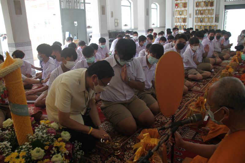 โรงเรียนเทพศิรินทร์ ร่วมโดยนักเรียนระดับมัธยมศึกษาตอนปลาย จัดกิจกรรมแห่เทียนจำนำพรรษา แด่ วัดชำนิหัตถการ (วัดสามง่าม) วัดสระบัว และ วัดบรมนิวาสราชวรวิหาร