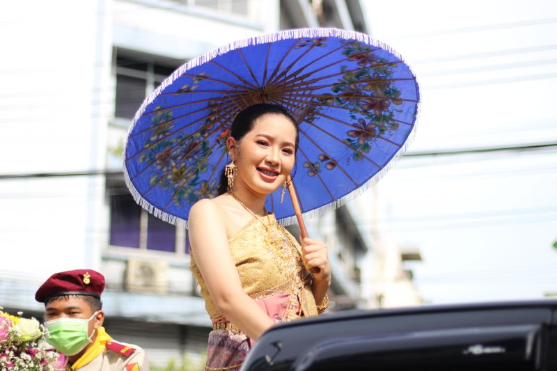 โรงเรียนเทพศิรินทร์ ร่วมโดยนักเรียนระดับมัธยมศึกษาตอนปลาย จัดกิจกรรมแห่เทียนจำนำพรรษา แด่ วัดชำนิหัตถการ (วัดสามง่าม) วัดสระบัว และ วัดบรมนิวาสราชวรวิหาร