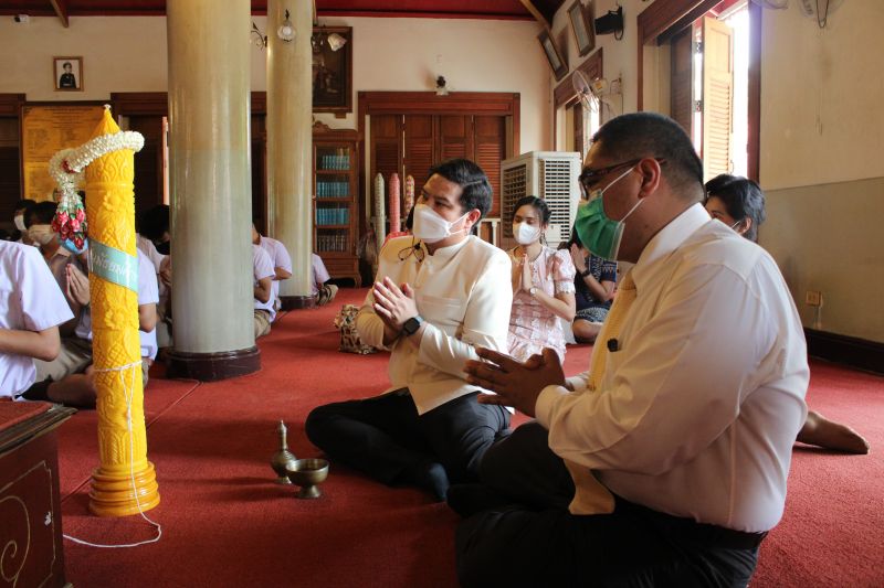 โรงเรียนเทพศิรินทร์ ร่วมโดยนักเรียนระดับมัธยมศึกษาตอนปลาย จัดกิจกรรมแห่เทียนจำนำพรรษา แด่ วัดชำนิหัตถการ (วัดสามง่าม) วัดสระบัว และ วัดบรมนิวาสราชวรวิหาร
