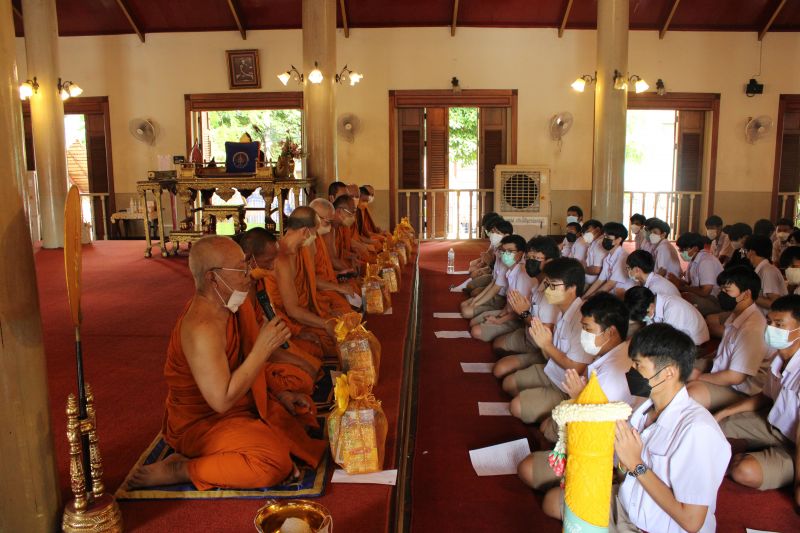 โรงเรียนเทพศิรินทร์ ร่วมโดยนักเรียนระดับมัธยมศึกษาตอนปลาย จัดกิจกรรมแห่เทียนจำนำพรรษา แด่ วัดชำนิหัตถการ (วัดสามง่าม) วัดสระบัว และ วัดบรมนิวาสราชวรวิหาร