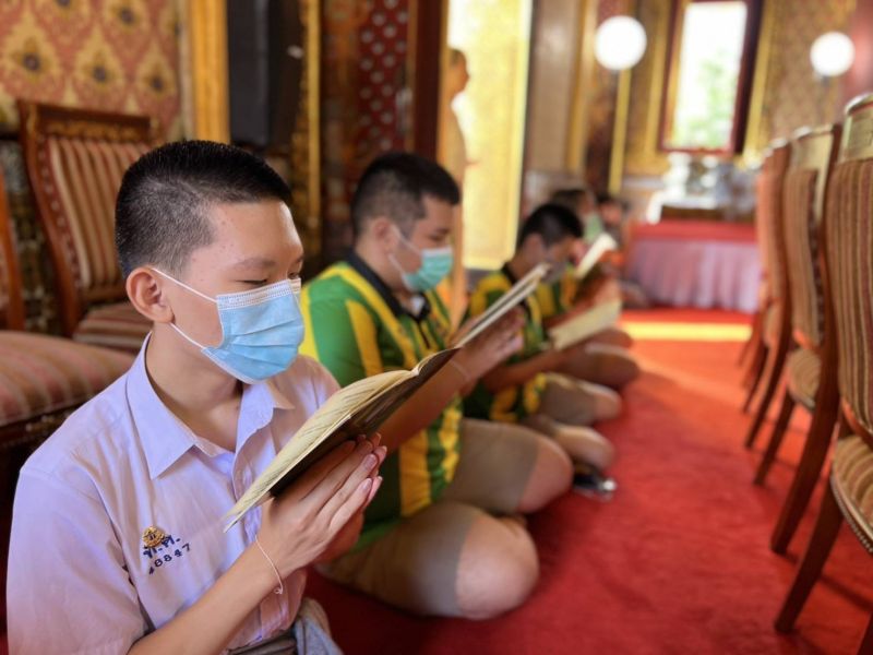 กิจกรรมทำบุญตักบาตรในช่วงเช้า ณ วัดเทพศิรินทราวาส