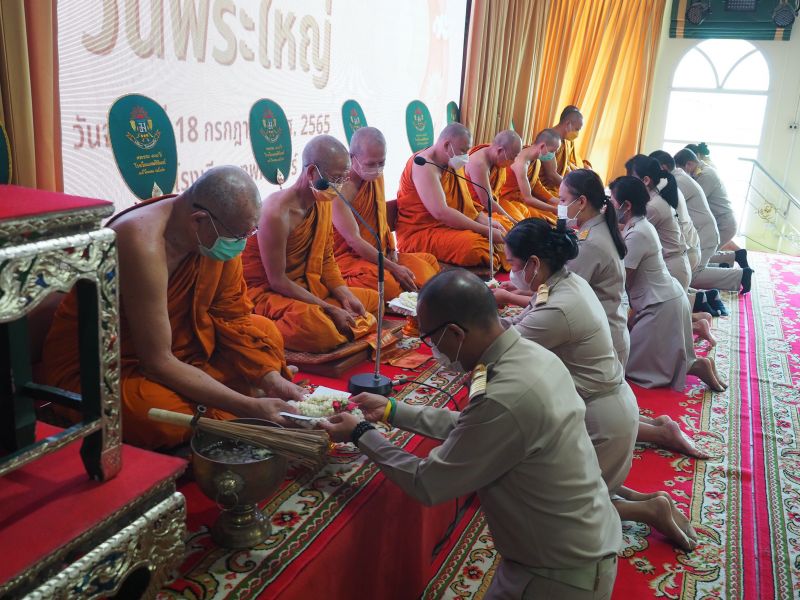 กิจกรรมทำบุญเนื่องในวันพระใหญ่ ตึกเทิดพระเกียรติ โรงเรียนเทพศิรินทร์