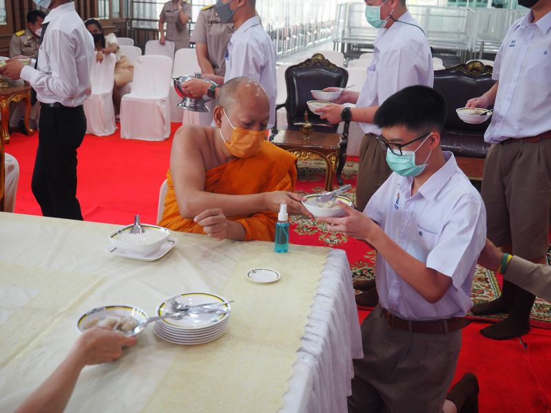 กิจกรรมทำบุญเนื่องในวันพระใหญ่ ตึกเทิดพระเกียรติ โรงเรียนเทพศิรินทร์