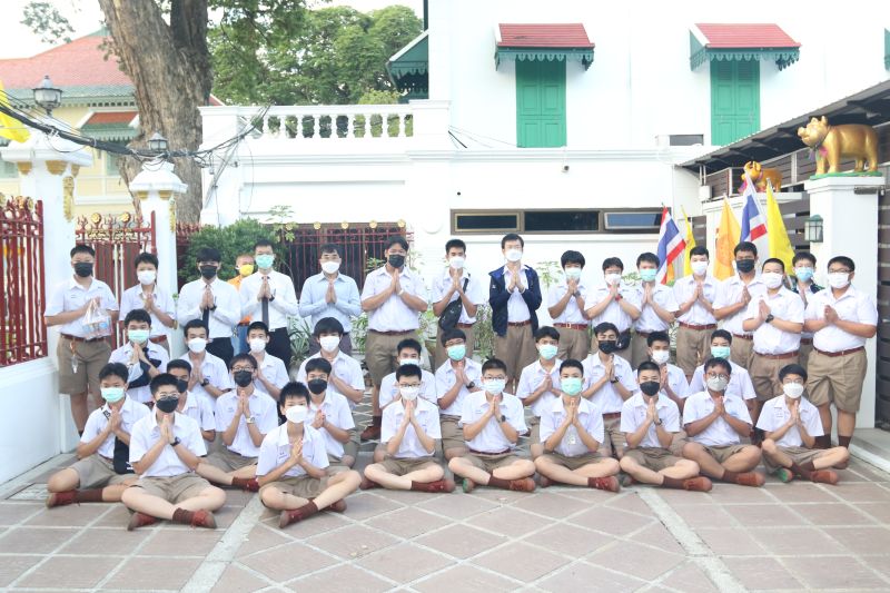 กิจกรรมทำบุญตักบาตรในช่วงเช้า ณ วัดเทพศิรินทราวาส